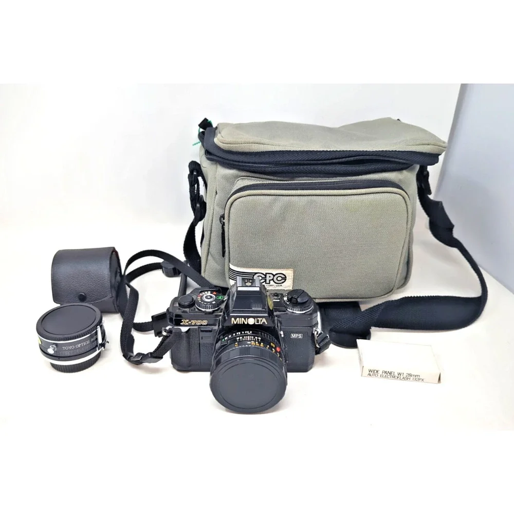 Minolta X-700 35mm Film SLR Camera Kit with 50mm Lens + bag and more fast ship